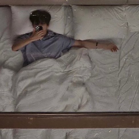 mirror, one tweet sb au ✮ ⋆ ˚｡