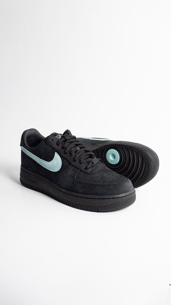 kickstopshelf's tweet photo. Sneakers Nike x Tiffany &amp; Co 

#sneakerhead #kicks #TiffanyxROSÉ #Tiffany #TiffanyAndCo #nikeair #air #nike https://t.co/1LwdKkwT38