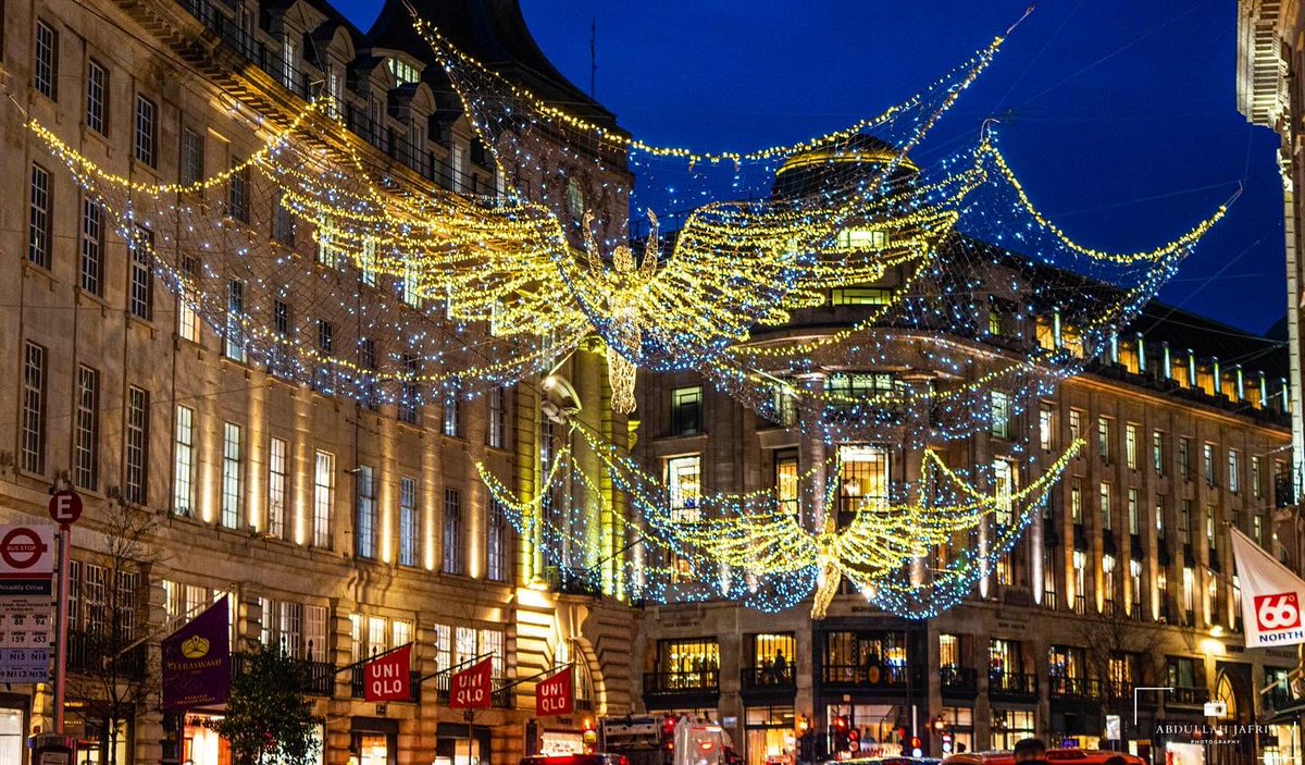 abdullahj's tweet photo. Holiday hustle meets London Bus-tle 🛍️💨
Regent Street, SoHo, Westminster, London, UK 🇬🇧
#photography #dslr #dslrofficial #nikon #nikonphotography #streetphotography #london #uk #england #visituk #visitlondon #visitengland #regentstreet #piccadilycircus #lights #travel https://t.co/bUN9snp0D4