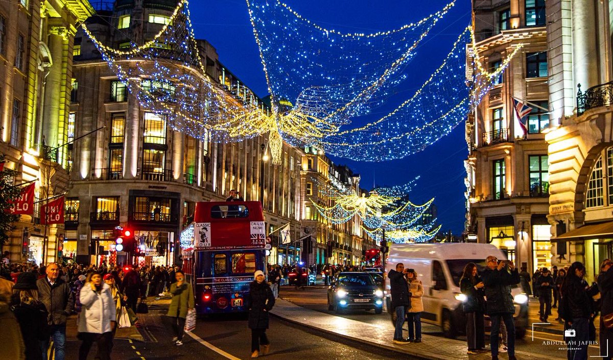 abdullahj's tweet photo. Holiday hustle meets London Bus-tle 🛍️💨
Regent Street, SoHo, Westminster, London, UK 🇬🇧
#photography #dslr #dslrofficial #nikon #nikonphotography #streetphotography #london #uk #england #visituk #visitlondon #visitengland #regentstreet #piccadilycircus #lights #travel https://t.co/bUN9snp0D4