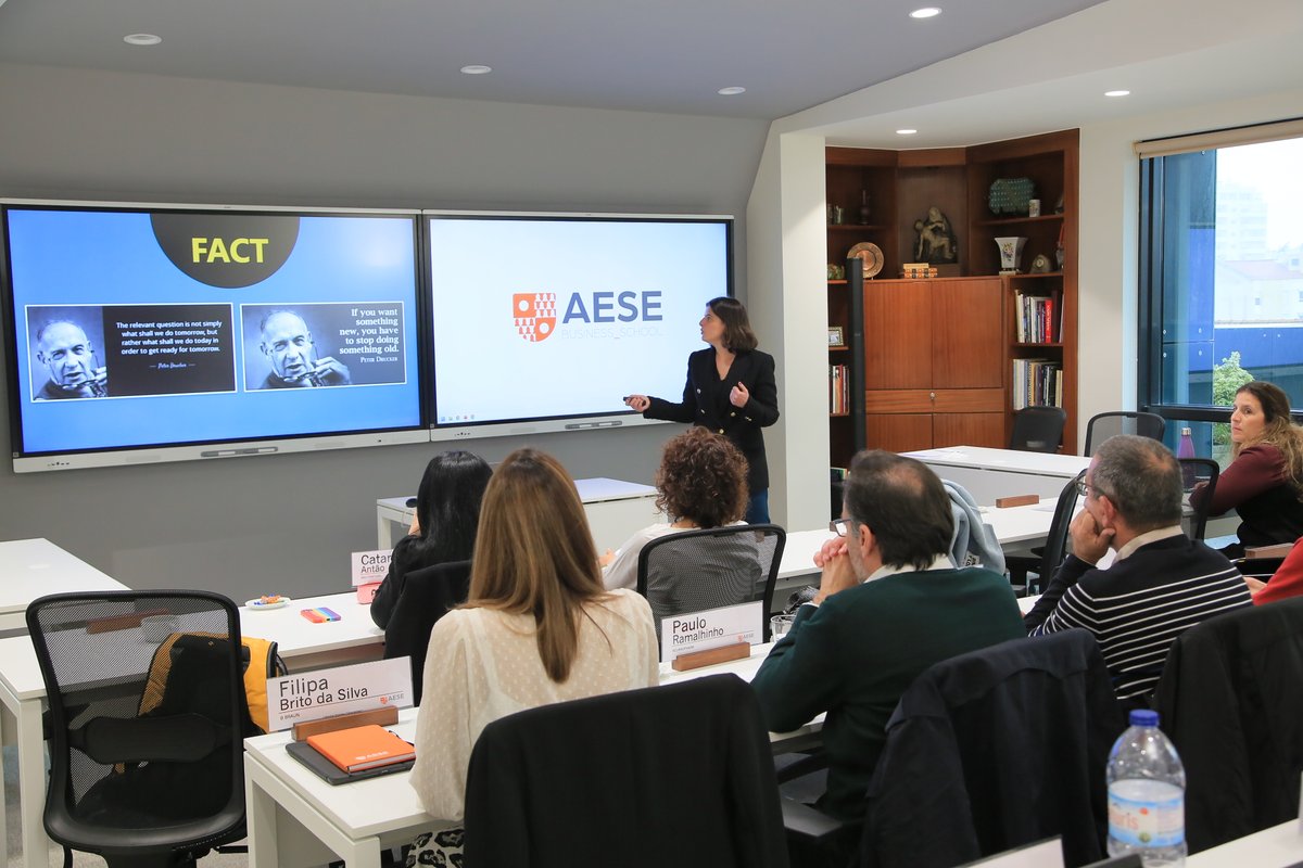 O HBE vai ser um programa imersivo no mundo das instituições hospitalares: uma oportunidade para aprimorar as habilidades e conhecimentos e fortalecer as relações comerciais com as #instituições #hospitalares. 

👉🏻 aese.pt/hospital-busin…
#aesebschool