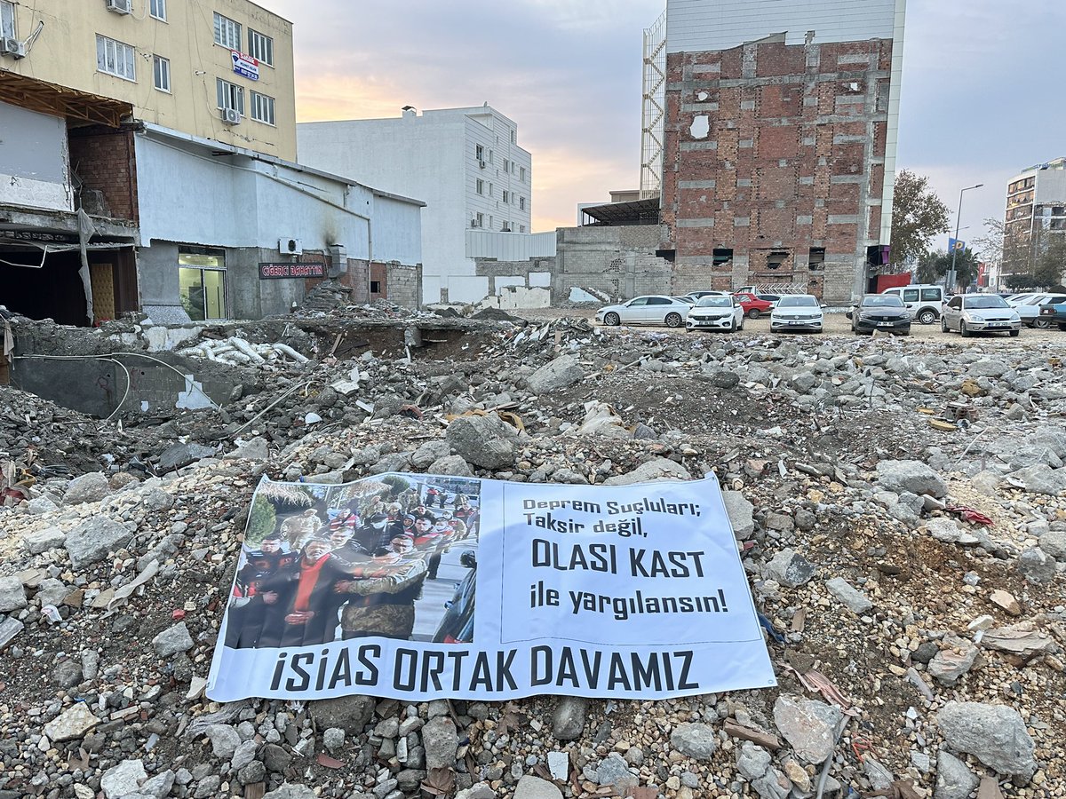 Bilinçli taksir değil OLASI KASTtan yargılanacak en ağır cezaları alacaksınız. Davamızdan geri dönmeyeceğiz. Hepimiz Adıyamandayız.
#isiasolasıkast #isiasortakdavamız