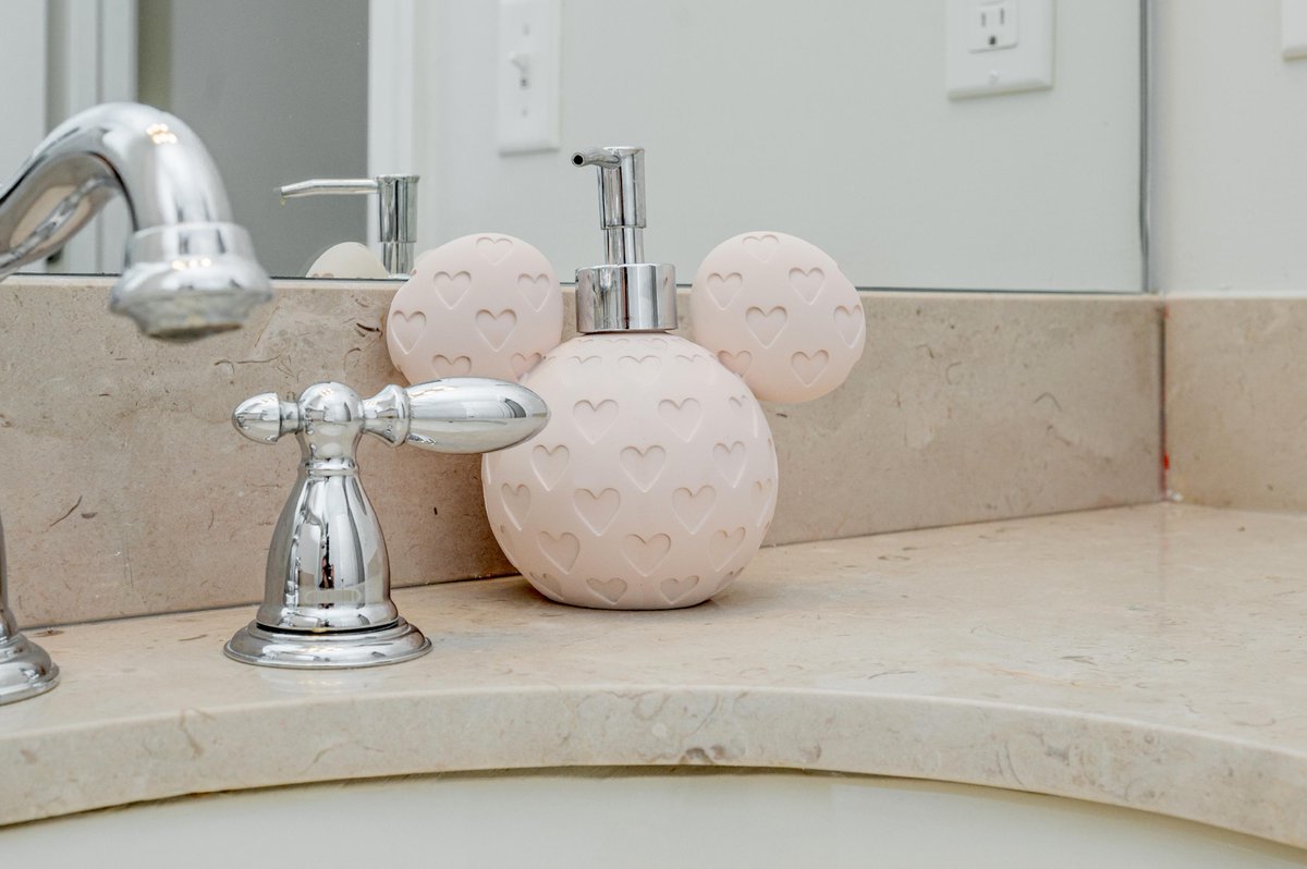BhamtoursInfo's tweet photo. I do love Mickey #bhamtours #birminghamrealestate #realestatephotography #realestate #birminghamrealtor #bhamrealtor https://t.co/cvNZvZWziT
