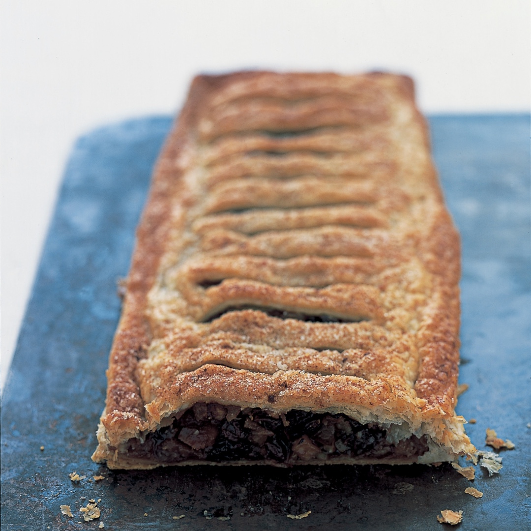DeliaOnline's tweet image. Our first Cake of the Week for 2024 - Mincemeat and Apple Jalousie  ow.ly/cPVE50QmZEE  A great idea for using up any leftover mincemeat, unopened jars, or a bargain you have picked up in the supermarket. #baking #mincemeat #leftovers #homecooking #apples #easyrecipes