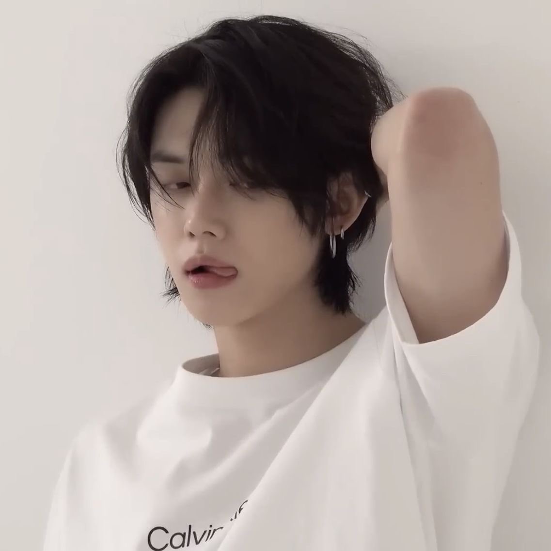 gyucest's tweet image. Save me beautiful perfect boyfriends save me