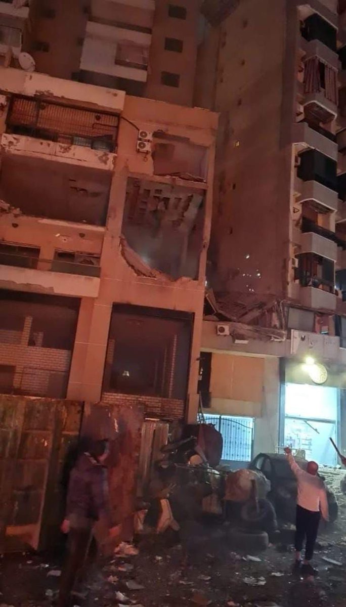 🔴🇱🇧 Reports of an unconfirmed explosion in the Moucharrafiyeh neighborhood (southern suburb of #Beirut). Unclear if this was an Israeli attack or not so far. Lots of damage seen in footage circulatin on social media. #Lebanon