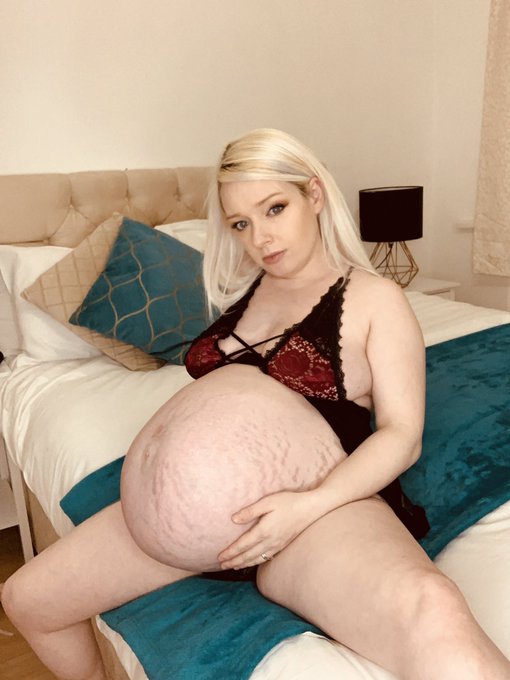 Getting so massive with this huge pregnant belly https://t.co/HYaWvTU2xC