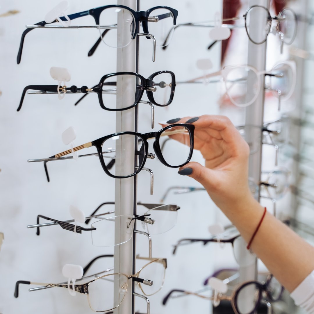 Frame the new year with style and confidence. Book an eye exam appointment for the new year at Lenscrafters. 👓 Shop 40% off lenses with any frame purchase for a limited time only.