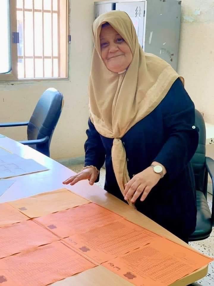 سبحان الله🥺العثور على جثة المعلمة " فوزية الحصادي " في مدينة درنه في منزلها وكأنها نائمة بعد اشهر من فاجعة المدينة 💔

رحمة الله عليها ، مربية اجيال والجميع يذكر طيبتها 🤲🏻