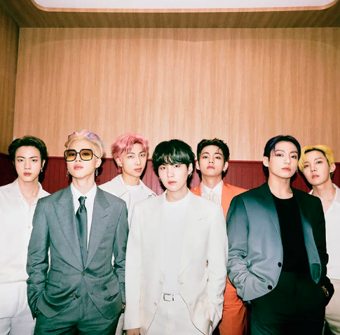 AboutMusicYT's tweet photo. BTS has won the award for 'World Trend Artist' at the 33rd Seoul Music Awards. https://t.co/RZ4E0y75J7