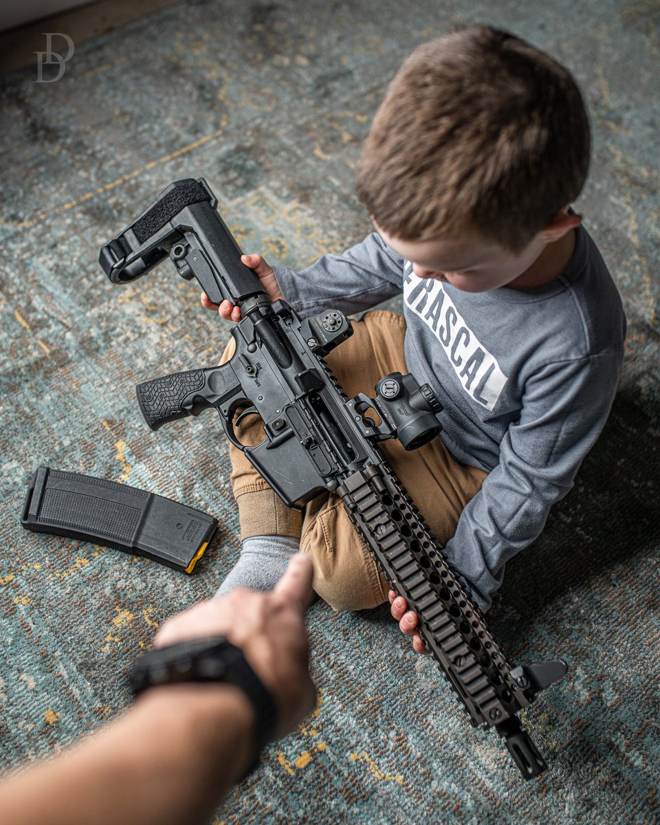 JoeSolo_814's tweet image. Teach em young that anyone trying to disarm law abiding citizens have evil totalitarian intentions! #2ADefender
#Comeandtakeit
