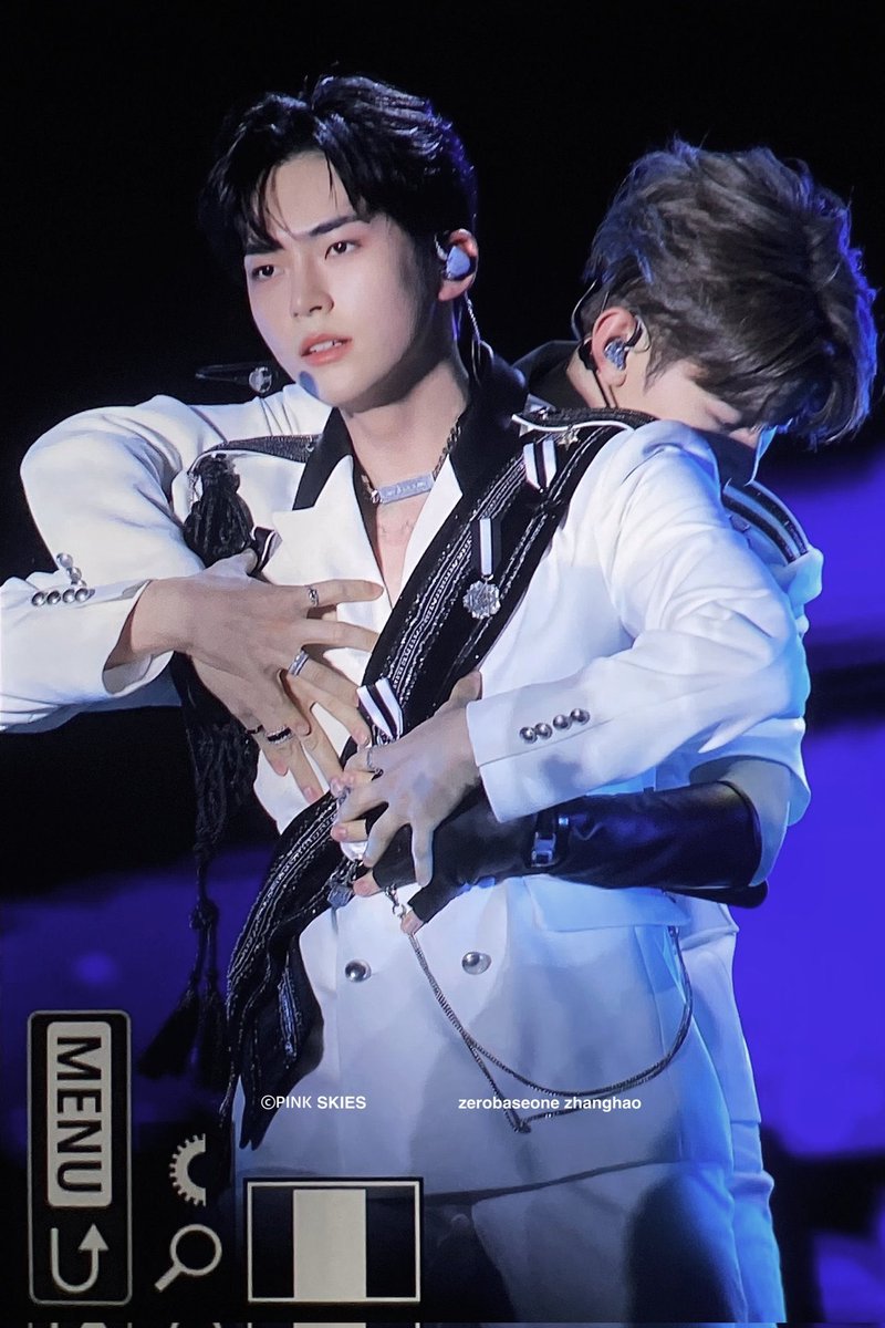 THE HAND PLACEMENT OMFG