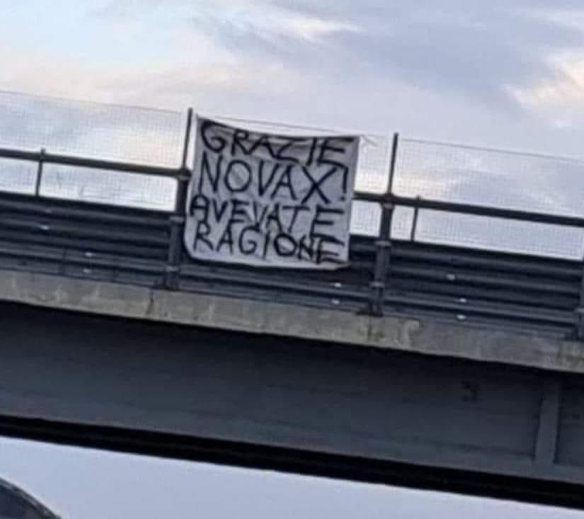 IlNazionale's tweet photo. Ci arriviamo tutti a capire che questo poraccio se l’è scritto da solo, vero?
Mamma mia che poraccitudine https://t.co/fCxXkkqhpn