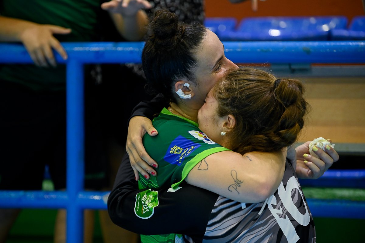 🤩 ¡𝑬𝑸𝑼𝑰𝑷𝑶 𝑺𝑰𝑬𝑴𝑷𝑹𝑬! 🤩

Se puede sumar de muchas formas, ¡y ellas siempre saben hacerlo! ¡tanto en el banquillo como dentro en la pista! 💪