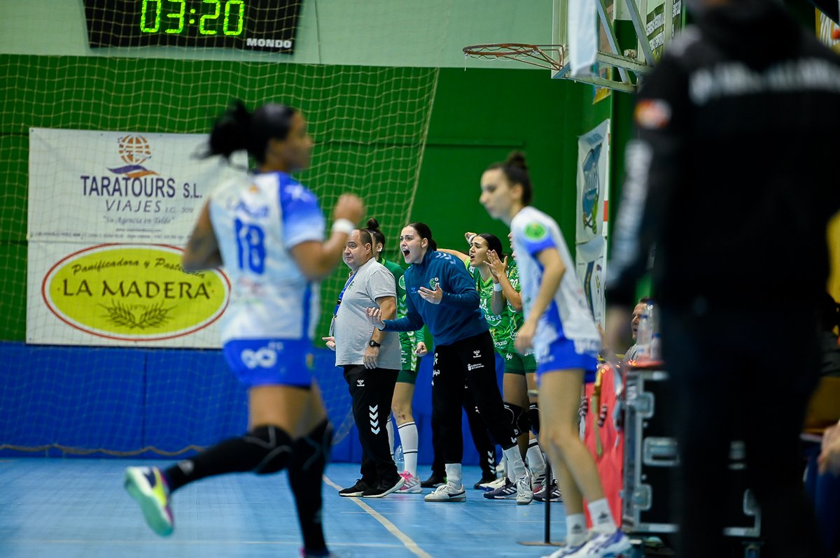 BMRemudas's tweet photo. 🤩 ¡𝑬𝑸𝑼𝑰𝑷𝑶 𝑺𝑰𝑬𝑴𝑷𝑹𝑬! 🤩

Se puede sumar de muchas formas, ¡y ellas siempre saben hacerlo! ¡tanto en el banquillo como dentro en la pista! 💪 https://t.co/jz7pkOjmIu