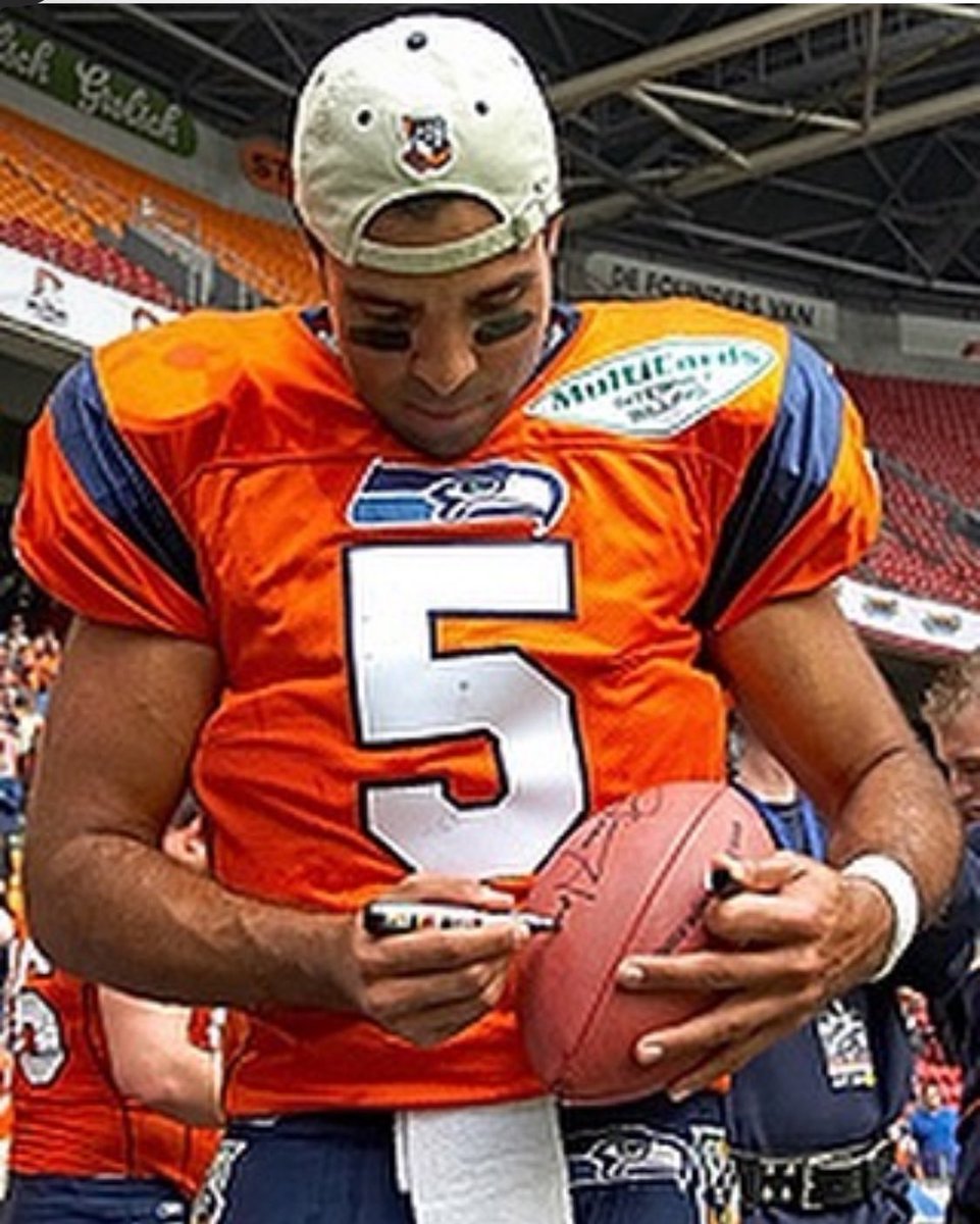 sportingpali's tweet photo. Former Palestinian NFL QB Gibran Hamdan 🇵🇸🏈 

#sportingpalestine #gibranhamdan #nfl #palestine https://t.co/wDtLybwsQZ
