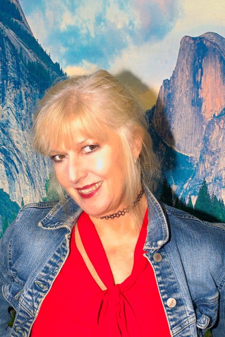 Guess where I am today? Care to join me? https://t.co/f16C0hHnzL