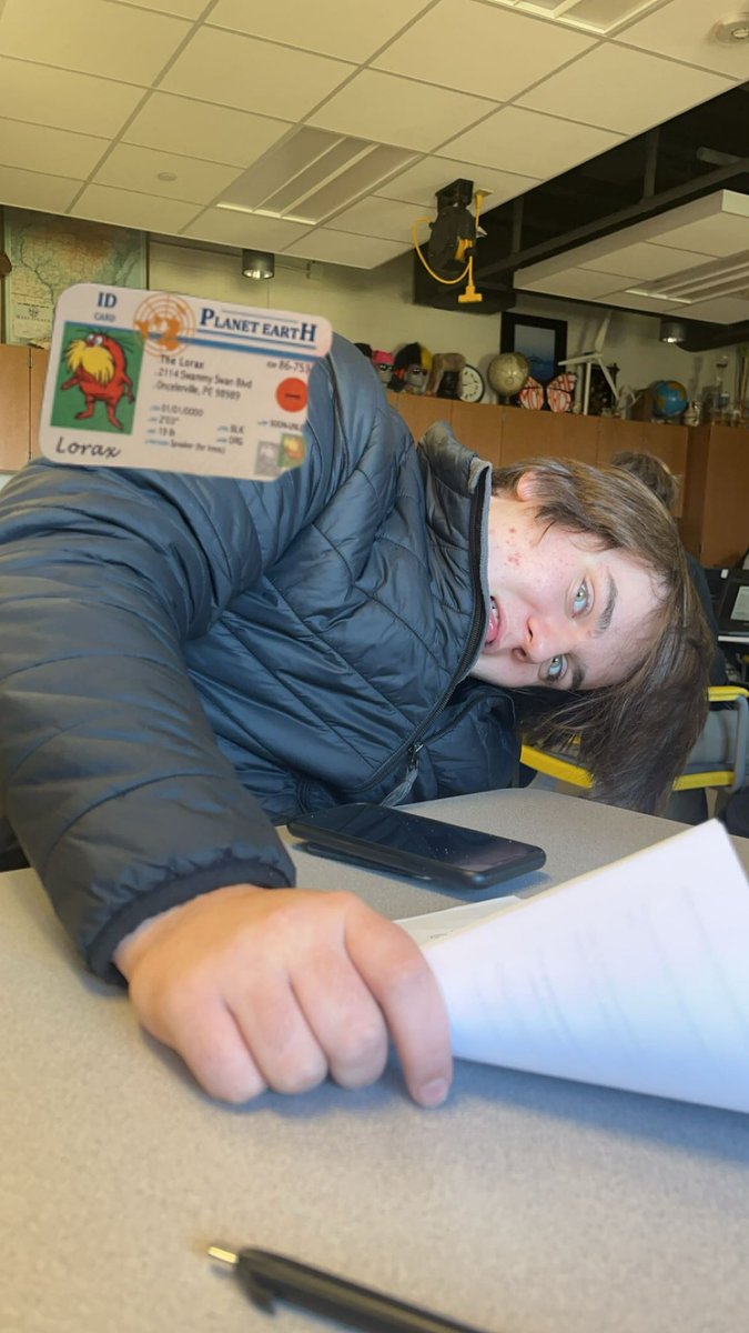 MitchellSe71201's tweet photo. my friend caz is a k-species! as a human, we tend to produce few offspring that we work to take care of instead of producing lots of offspring that die off quickly, where only the strongest survive (r-species) #ApesEco @franklinlorax https://t.co/FDgeV9EGHy