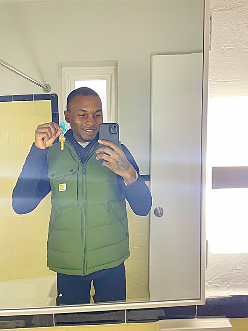 I got my keys, I&rsquo;m so grateful and happy. My first apartment 🙏🏾🙏🏾🙏🏾💙 thank you God https://t.co/2wUo