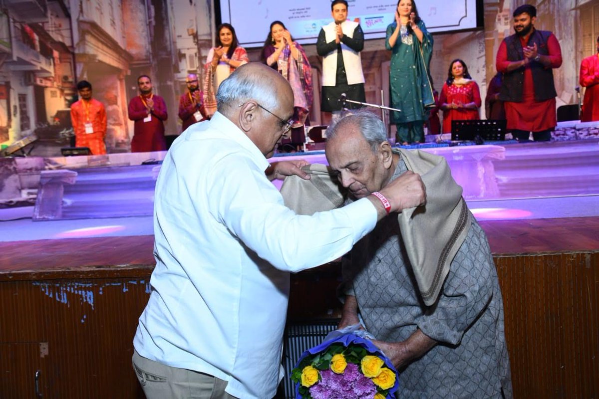 Gujarat CM felicitates veteran Gujarati singer- musician Gaurang Vyas