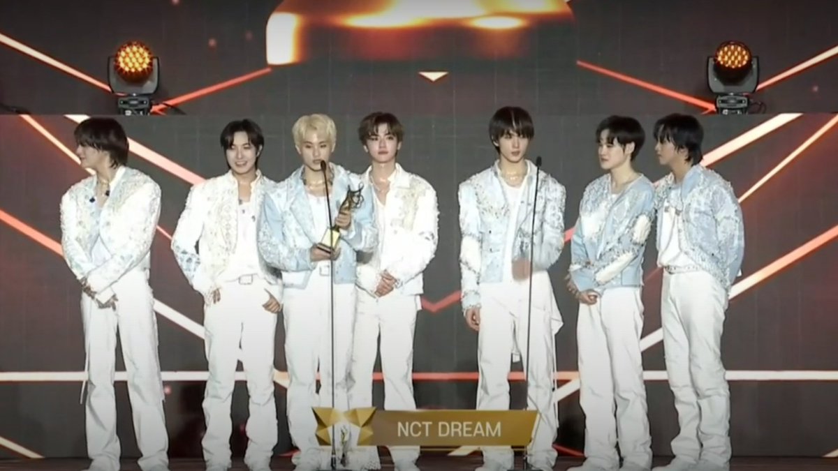 NCTDREAMCENTER's tweet photo. 240102 🏆 NCT DREAM won DAESANG Award at The 33rd Seoul Music Awards (SMA) in Bangkok, Thailand! 🎉

7DREAM SMA DAESANG
#NCTDREAMxSMAinBKK

#NCTDREAM @NCTsmtown_DREAM https://t.co/wpH73i37n7