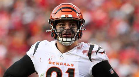 nflrums's tweet photo. #NFL Sack Leaders
#Steelers TJ Watt - 17
#Bengals Trey Hendrickson - 17
#Jaguars Josh Allen - 16.5
#Chagers Khalil Mack - 16
#Vikings Danielle Hunter - 15.5
#Browns Myles Garrett - 14
#Raiders Maxx Crosby - 13.5
#Ravens Justin Madubuike - 13
#Cowboys Micah Parsons - 13
#Bears Montez Sweat - 12.5
#Texans Jonathan Greenard - 12.5
#Titans Denico Autry - 11.5
#Giants Kayvon Thibodeaux - 11.5
#Eagles Haason Reddick - 11
#Dolphins Bradley Chubb - 11
#Bills Leonard Floyd - 10.5
#Titans Harold Landry - 10.5
#49ers Nick Bosa - 10.5
#Chiefs Geirge Karlaftis - 10.5