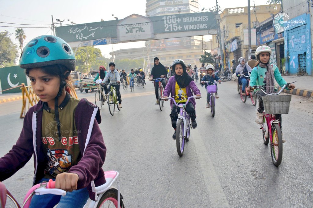 Lyari_GirlsCafe's tweet photo. A vibrant parade of enthusiastic girls proudly cycling for a sustainable future. Eco-friendly practices and how cycling contributes to a cleaner environment.
Promote a healthy lifestyle. Let's pedal together towards a greener, healthier, and happier community! https://t.co/8kkQni7bdA