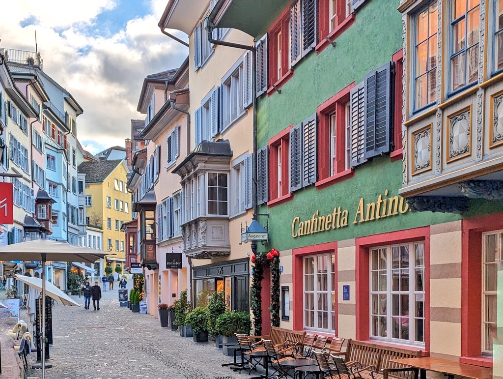 Is it one of your New Year's resolutions to visit more new places? 🌍 A layover is a perfect way to do that! Here are some fun ideas even if you have less than 24 hours in Zurich 😊⤵️ madhattersnyc.com/blog/zurich-la… @VisitZurich #travel #Switzerland