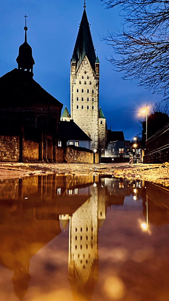 Rainy Days 
#paderborn #urbanjungle #explore #teutoburgerwald #REFLECTION #urban #paderbornerland #architecture #availablelight #everydayadventure #geocaching #explore #Germany #makesomething #monument #ostwestfalen #photography #reflection #outdoor #OWL