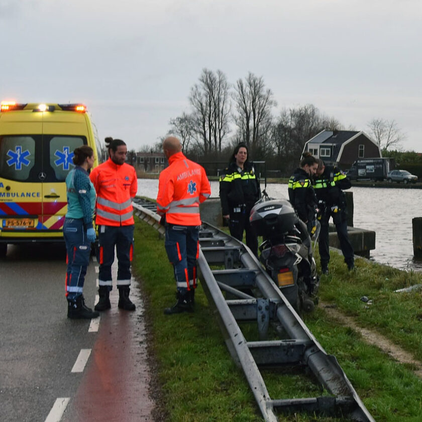112meerlanden's tweet photo. #Uithoorn - Scooterrijder uit de bocht en de Amstel in - https://t.co/RF2V4RvMa7 - #amstel #plons #vlnnieuws https://t.co/W8C3NCramG