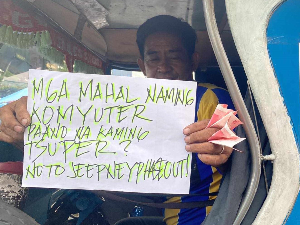 KabataanPSY's tweet photo. PASADA UNDER PROTEST⚡✊

Pumasada ang mga tsuper ng MDIBAJODA-PISTON bilang isang porma ng protesta para labanan ang inilapag na jeepney franchise consolidation deadline nitong nakaraang December 31, 2023. 

[1/2] https://t.co/0EmAY9VvEj