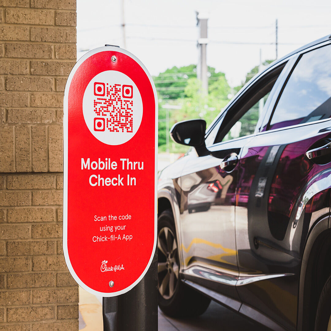tuckernuckcfa's tweet photo. Picking up lunch?  Order through the Chick-fil-A App, select Mobile-Thru and keep moving!

#ChickfilA #Lunch #CFAOne #CFAApp #MobileThru #EatMorChikin #Restaurant #Chicken #PlacestoEat https://t.co/GlTj31giZ6
