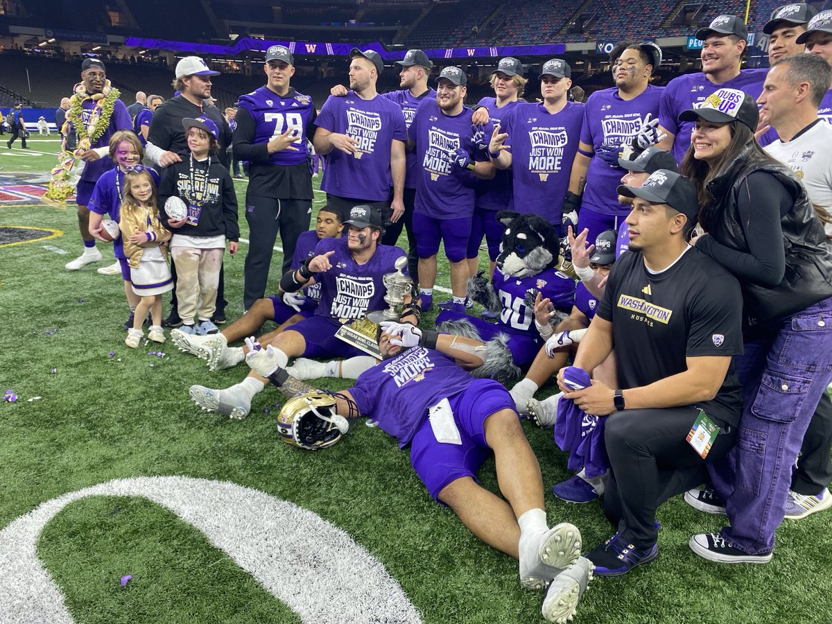 EliseMWoodward's tweet photo. What a win. ⁦@UW_Football⁩ is 14-0!

Watching Michael Penix dissect Texas from the sideline was unreal.

The team is heading back to Seattle, while ⁦@AirVanMoving⁩ is driving the gear straight to Houston for the NATIONAL CHAMPIONSHIP! 

One more game. 💍 🏆 https://t.co/oSL6jZCEuD