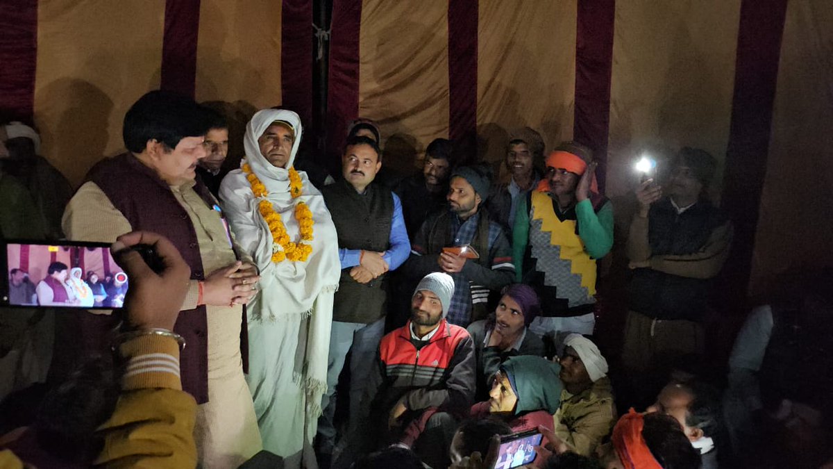 आज लहार विधानसभा क्षेत्र के ग्राम बरेई में श्री रामराजा सरकार, श्री हनुमान जी महाराज जी का आशीर्वाद लिया एवं मंदिर प्रांगण में बने सांस्कृतिक मंच का लोकार्पण किया एवं समस्त ग्रामवासियों का स्नेह प्राप्त हुआ।