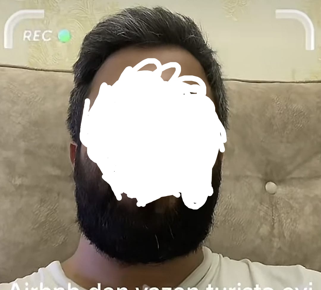 youngzalov's tweet photo. bizim hər tweetimizə söyüş yazan bu fake bicbalanı şəhərdə tapmışığ, bizi görən kimi yeməyi yarımçığ, sevgilisini yanına alıb aranı cırdı,, arxasında dura bilmiyəcəyiviz sözlər deyirsiz, qarşılaşanda qızı yanıvıza alıb ləlöyün kimi şəhərin ortasında gizlənməyə yer axtarırsız https://t.co/eo12geA27T