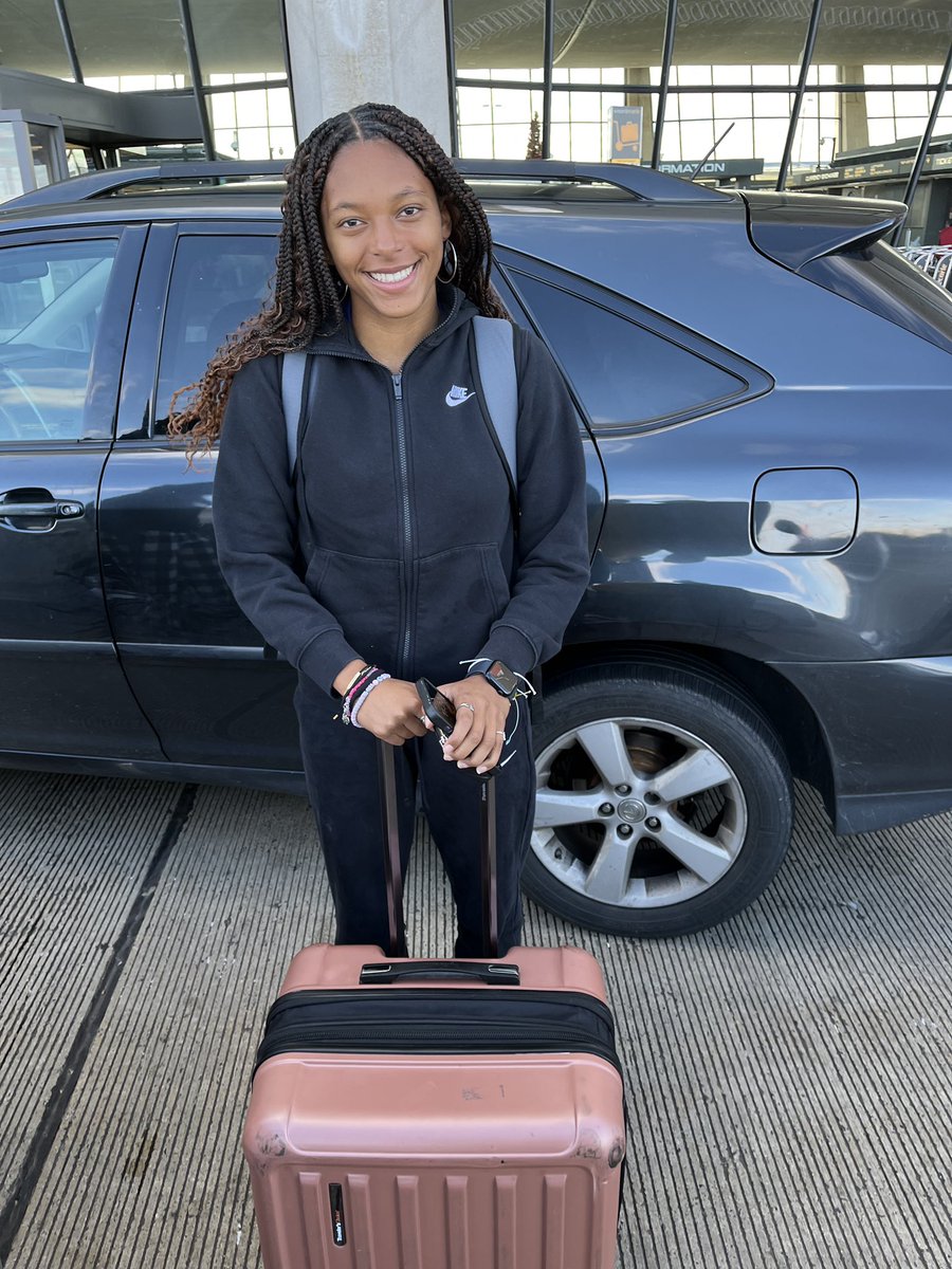 leishatownes's tweet photo. Show ‘em what you got Mya! Praying for safe travels. good touches, and a great time! GO BE GREAT! @MyaTownes23 #wegotgoals https://t.co/PxXnU77OmM
