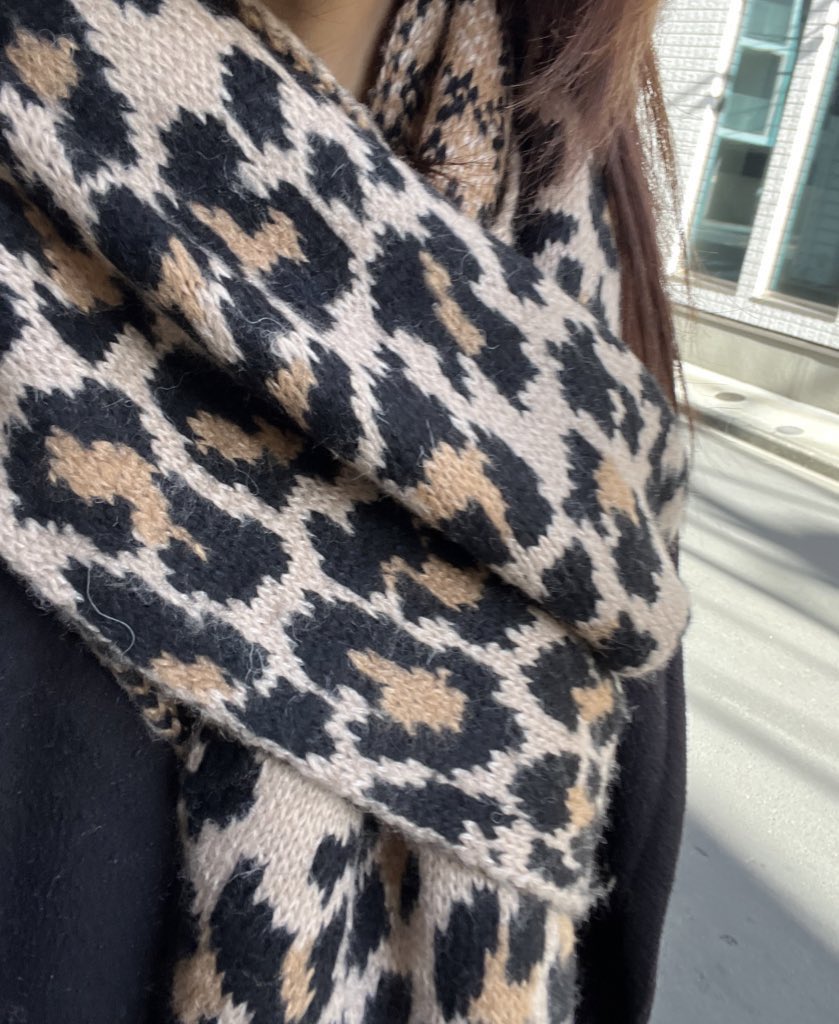 RockRie's tweet photo. あけおめ🌅⛩ことよろです🥰

この前買ったお気に入りのマフラー🧣

さ、今日だけ休みやったからまた明日からも働きます✨💪

今年もダイエットしつつ、楽しく食べて、推し活して、健康で過ごします✨

なんて言ったって今年は40歳になる…😱笑
若作りしよ🩷✨ https://t.co/ANvgEaa1aZ