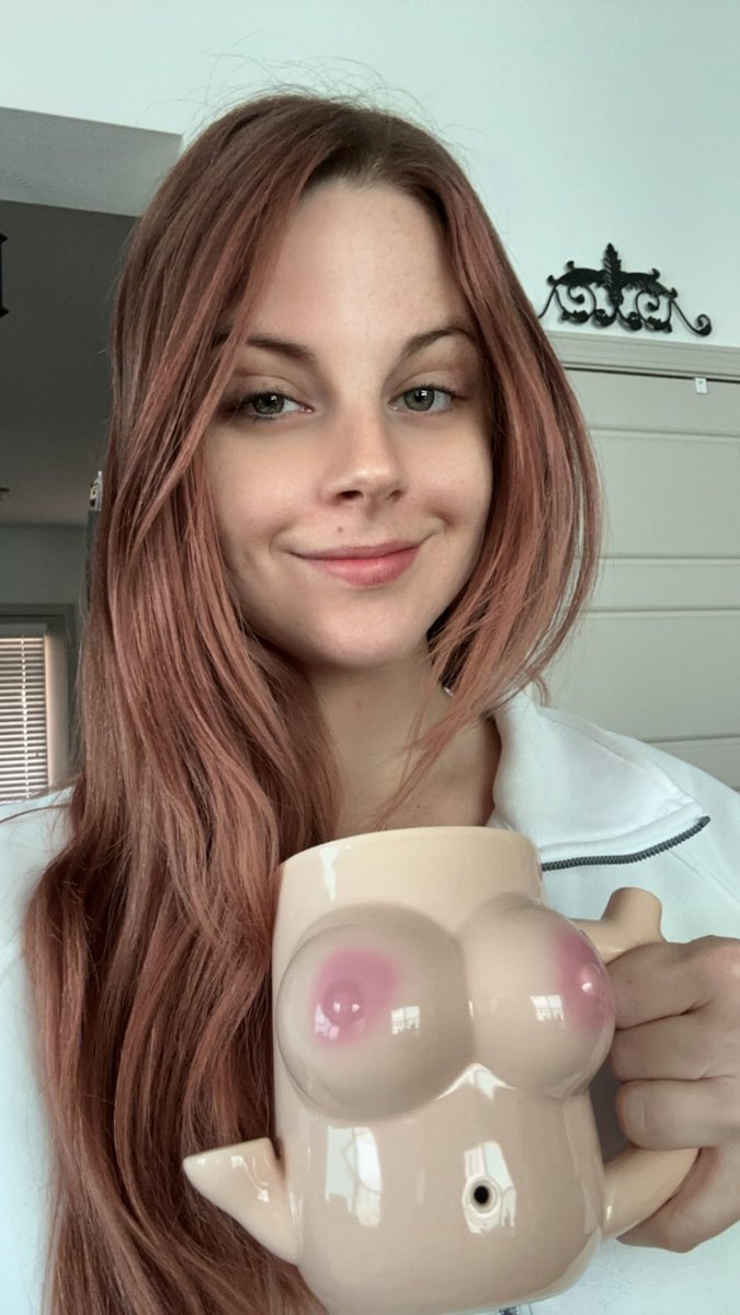 AshleyDCan's tweet image. new year, same (๏人๏)

happy tuesday