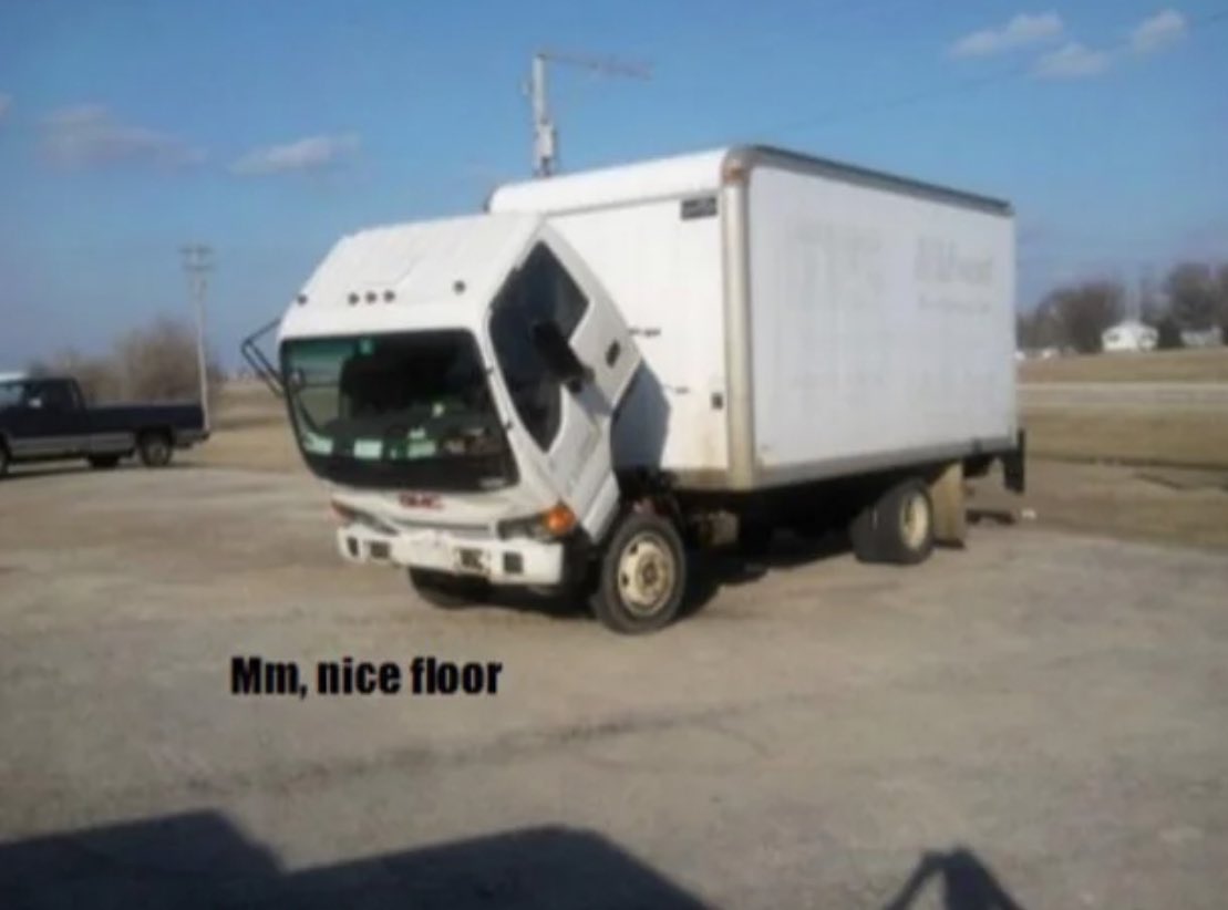 xavierjp__'s tweet image. When a hot girl walks in front of you but you remember that jahannam is hotter: