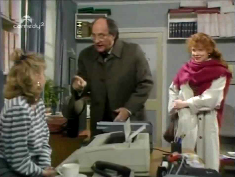 the_spacebook's tweet photo. From first meeting to final kiss: I've not long finished my umpteenth full rewatch of 80's/90's #comedy May to December.
The series finished 30 years ago, this year. Is there anyone out there who adores this as much as I always have? 🤔
#britishcomedy #British #sitcom #80s #90s https://t.co/SK7mg4TQcT