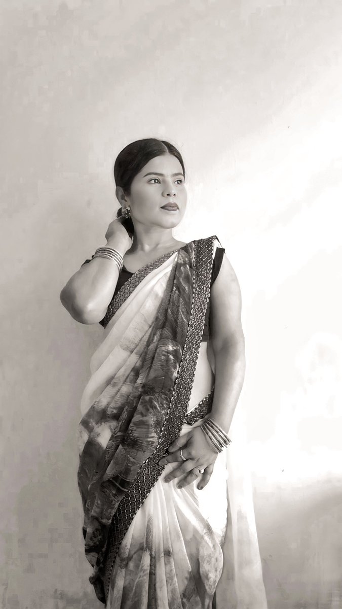 poojamokal28's tweet image. तस्वीर में छिपी एक कहानी...!!! 🌚❤️

 #oldvibes #marathimulgi #poojamokal28