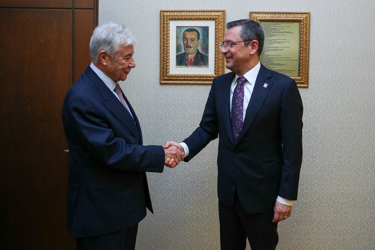 eczozgurozel's tweet photo. Türk Hukuk Kurumu Başkanı Nail Gürman ve beraberindeki heyet ile Genel Merkezimizde bir araya geldik. https://t.co/6xJQ9ua1J1