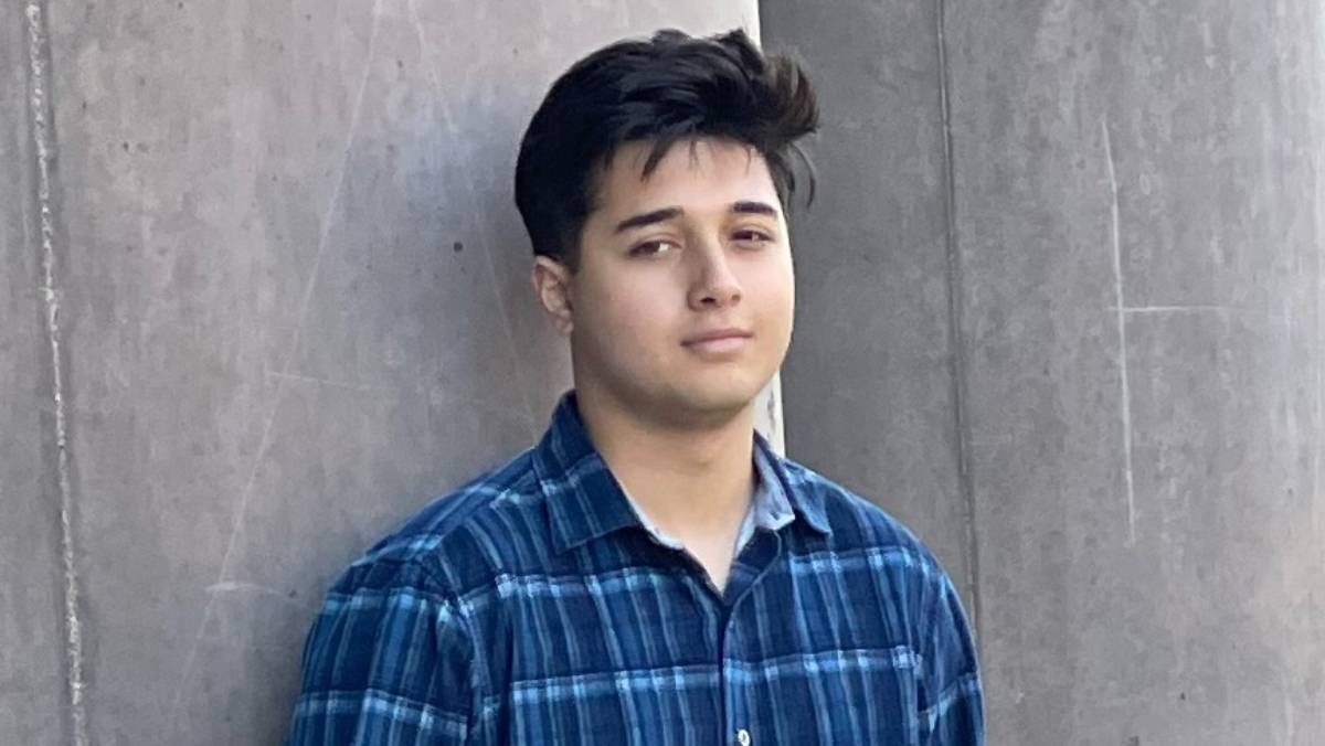 EvanstonNow's tweet photo. Student helps non-English speakers get medical care https://t.co/YkQOkWUGXN https://t.co/JCVxLfDLvm