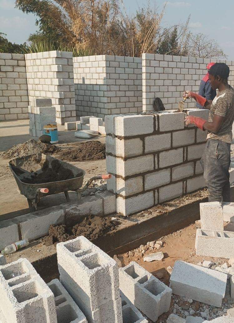Hamwakadryden's tweet photo. If any of your goals this year is to build that dream house, well we can help you realize that from.
 The design
Cost estimation
To construction
Let's plug you with the dream home https://t.co/4QYRFCgXci