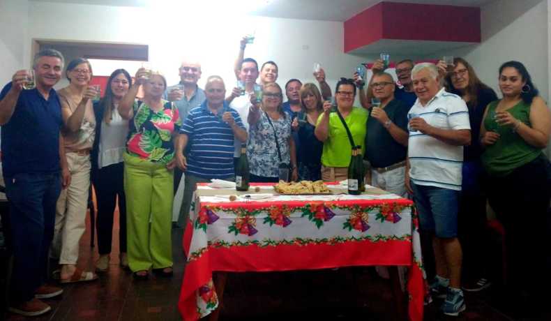 lujanhoy's tweet photo. @Somos_Lujan renovó sus autoridades y cerró el año con un brindis
https://t.co/k0Niw524Ja

El espacio político fundado por @juancjuarez11 tiene nuevo presidente: Cristian Alberti. “Somos una genuina propuesta de alternancia en la vida política de Luján”, indicaron. https://t.co/H8XqNDSHT7