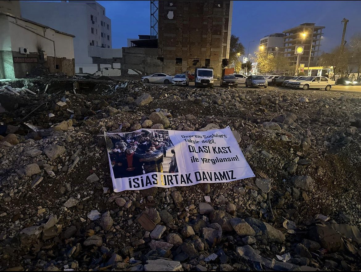Dinmeyen bir acı bıraktınız.. 
Adaletten kaçamazsınız! #isiasolasıkast
