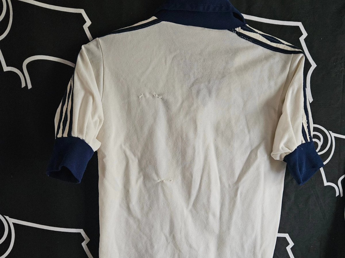 New in. Mega rare this one. Original Derby County replica. SHORT sleeve closed dimonds from 1976-77 season. 34-36 again, roughly small adults sizing #dcfc #dcfcfans #derbycounty