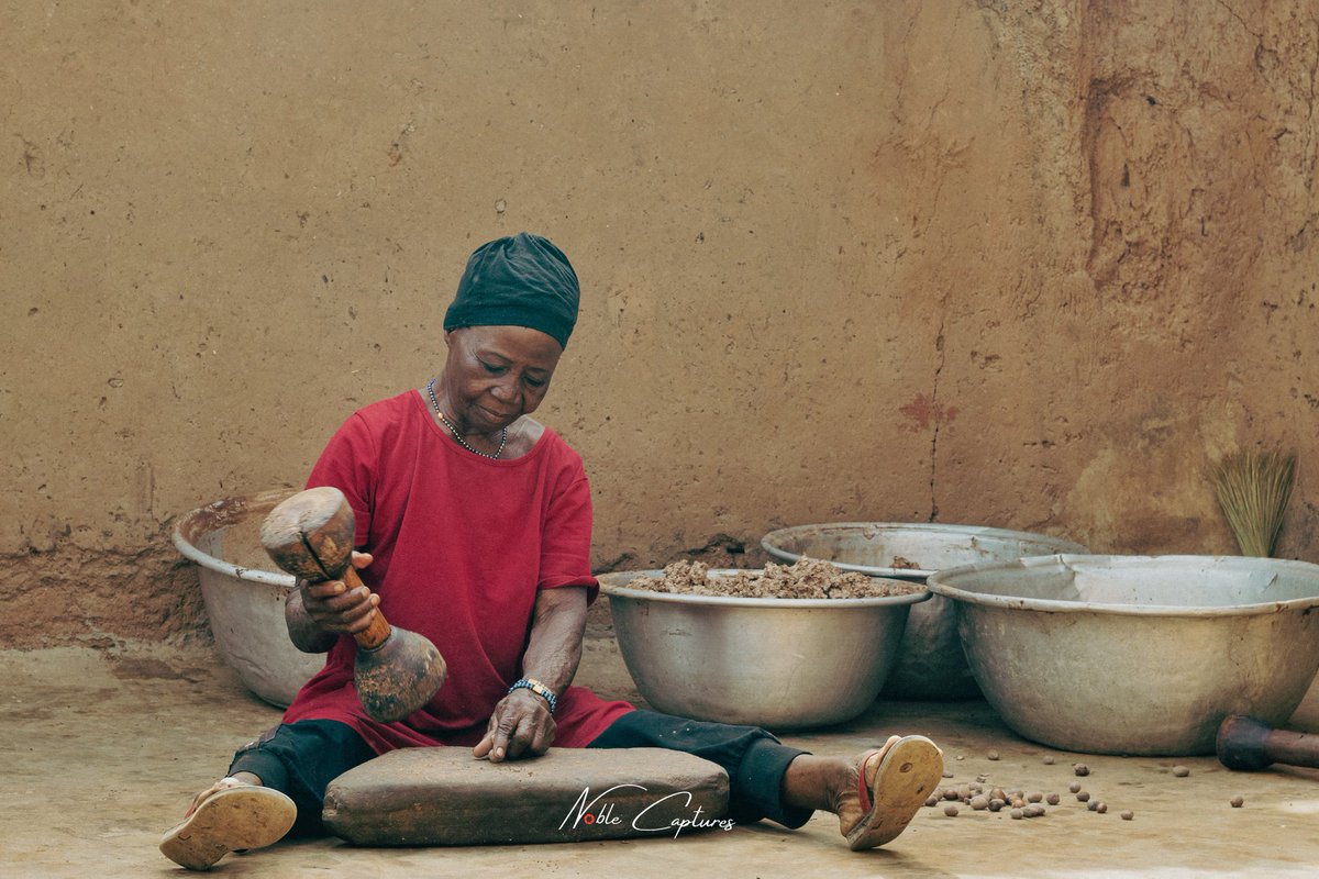 Noblecaptures's tweet photo. Capturing the essence of life. In these simple yet profound moments, I find strength, resilience, and the beauty of daily life. Each photograph tells a story, and each encounter is a reminder of the extraordinary in the ordinary.
#documentaryphotography
#northernghana #photo https://t.co/aIU1haA799