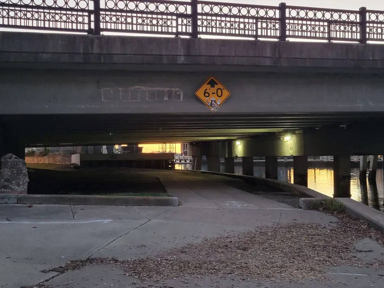 dSRandoL's tweet photo. NEW POEM OUT today on @cephalopress!🐙

This one is pretty cool to me because it was one of the first poems I wrote very deliberately about NFK! It's about the underpass of the Brambleton Bridge in downtown. 

I also wrote the poem on my Bday-- June 2nd!

https://t.co/gWiJ8JPV45 https://t.co/14alvQxUVv
