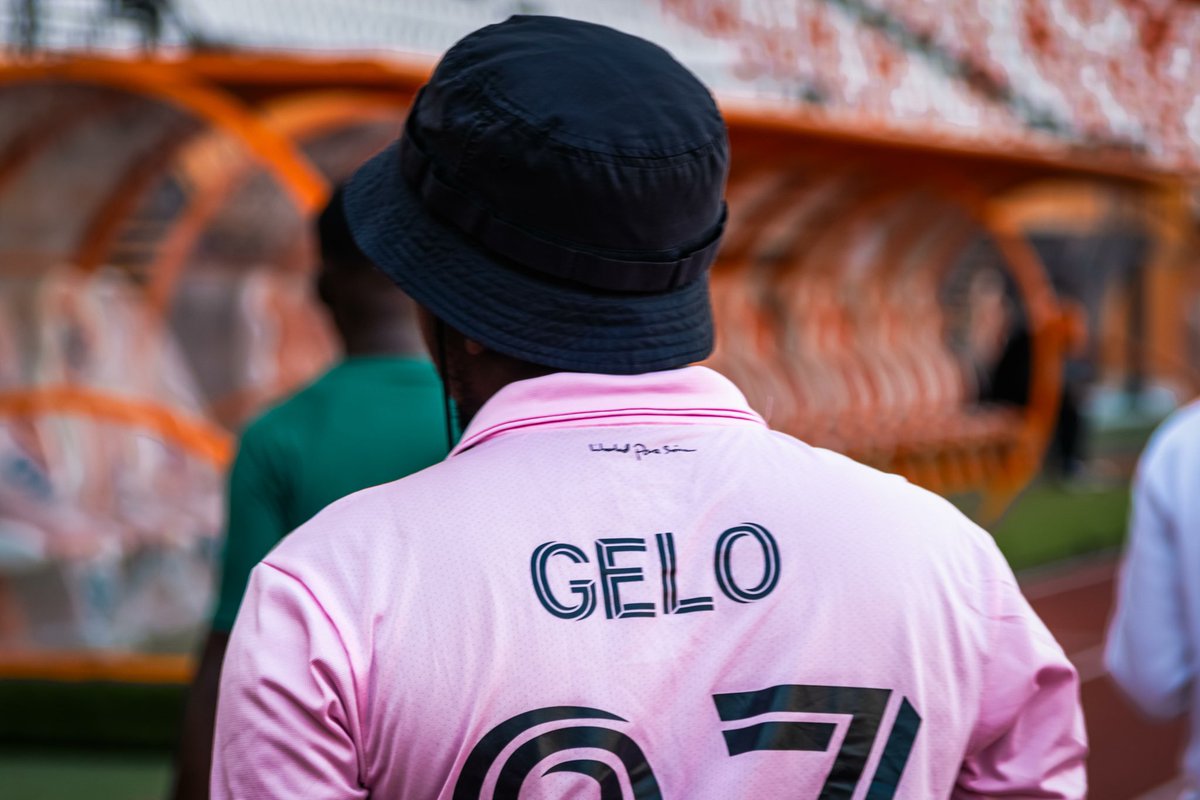 gelo_graphie's tweet photo. 2023 a été une année riche en expériences, le boulot était bien dans l’ensemble.
2024 s’annonce encore plus épique et avec pleins d’opportunités, que Dieu facilite les prises de décisions🤲🏾

Bonne année à vous les gars❤️🤭
~
#gelo_graphie #photographer #gelo

📸 @CharlesHamad_ https://t.co/82XUm5uYvJ